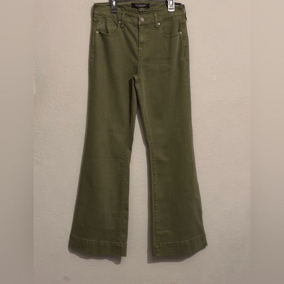 NEW Liverpool Los Angeles
Hannah Mid Rise Flare Leg Jeans in Spanish Olive - Picture 5 of 16